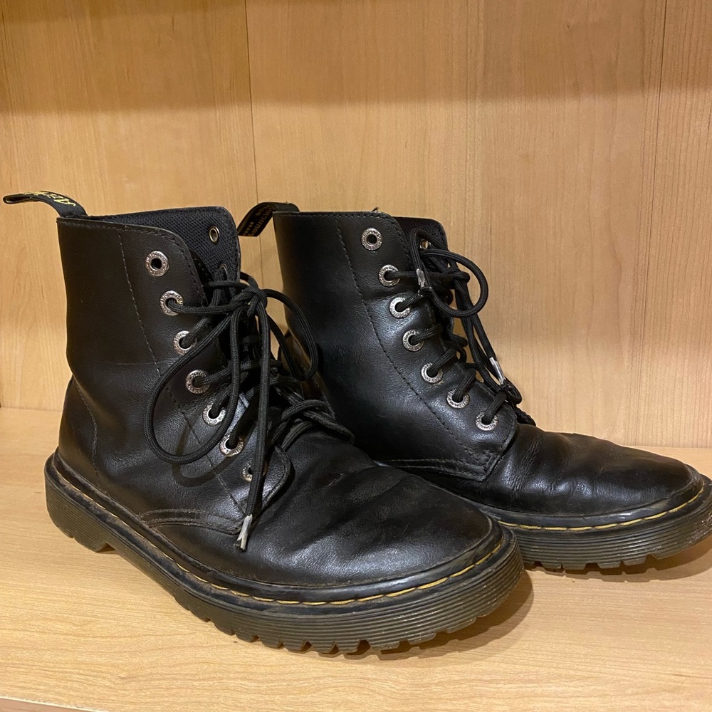 Dr. Marten's Luana Smooth Leather Lace Up Combat Boots Women's 7 Black